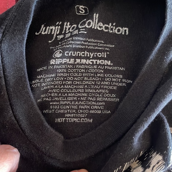 Tomie Junji Ito Collection Crunchyroll Classic Anime T-
Shirt Black tee Size S. - Picture 6 of 6